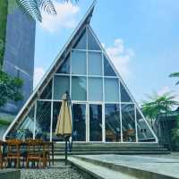 SRGITIGABERMUDA | Triangular-roofed café