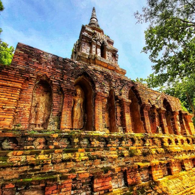 วัดป่าสัก ชมเจดีย์ทรงปราสาทแบบล้านนา