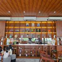 BUN KOPI | IT HAS A SPACIOUS AREA WITH BOTH INDOOR & OUTDOOR SEATING