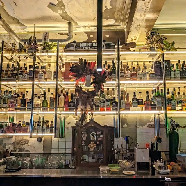 台南-TCRC三店，帶有廟宇元素的餐酒館：Phowa 頗瓦