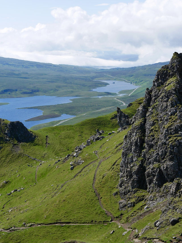 Discover the Beauty of Loch Leathan (Scottish lake)