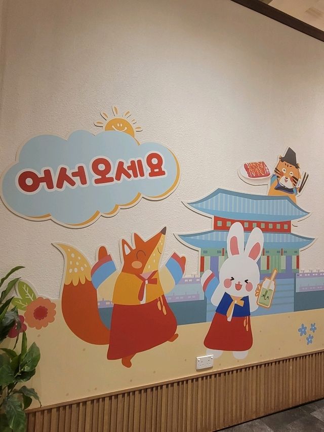 韓式餐廳的悠閒下午茶🧇 設小朋友波波池和game room玩👪