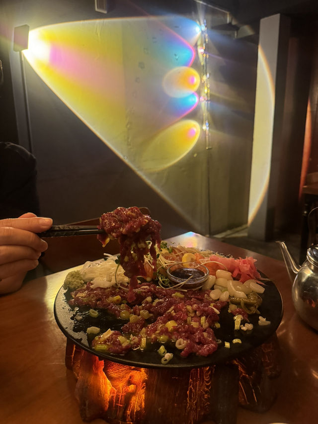 신선한 연어와육회 !! 감각적인 인테리어