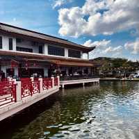 "Malaysia-China Friendship Park: Stunning Scenery and Impressive Architecture"