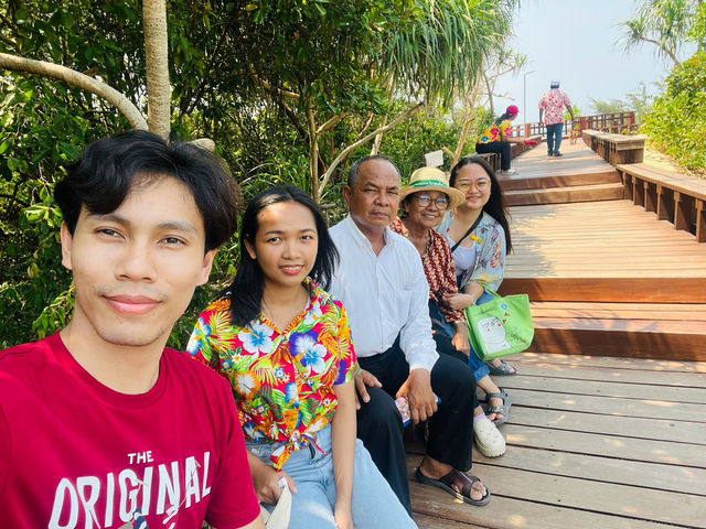 เนินทรายงาม เดินเล่นสะพานไม้ แลนด์มาร์คใหม่ชุมพร