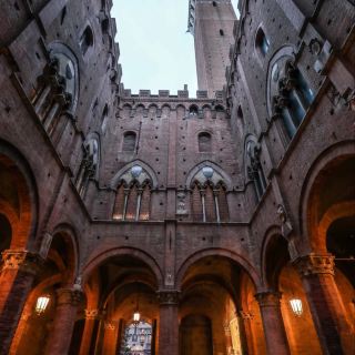 Field Square Siena 