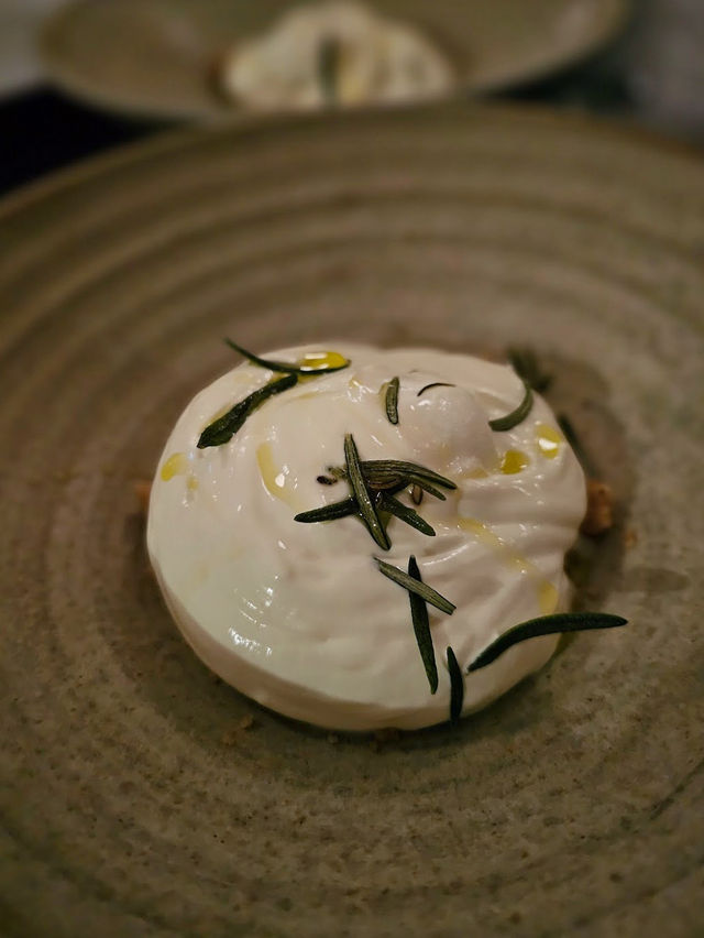 Trendy Restaurant executing eclectic dishes !