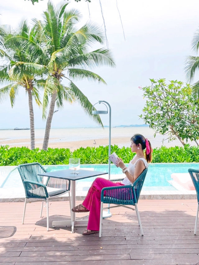 ที่พักติดทะเลพัทยา บรรยากาศซานโตรินี่ 🏖️