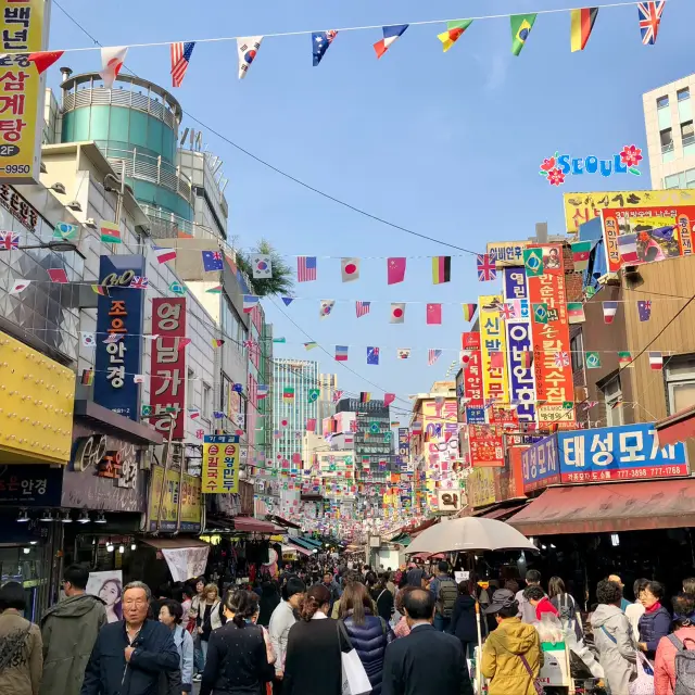 Discover the Heart of Seoul: Shopping at Namdaemun Market 🇰🇷