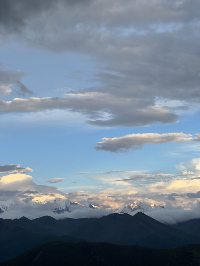 🇨🇳 Nature’s Embrace: A Close Encounter in Kangding