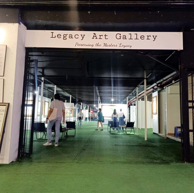 ชมศิลปะ ฮีลใจ ที่ Legacy art gallery 