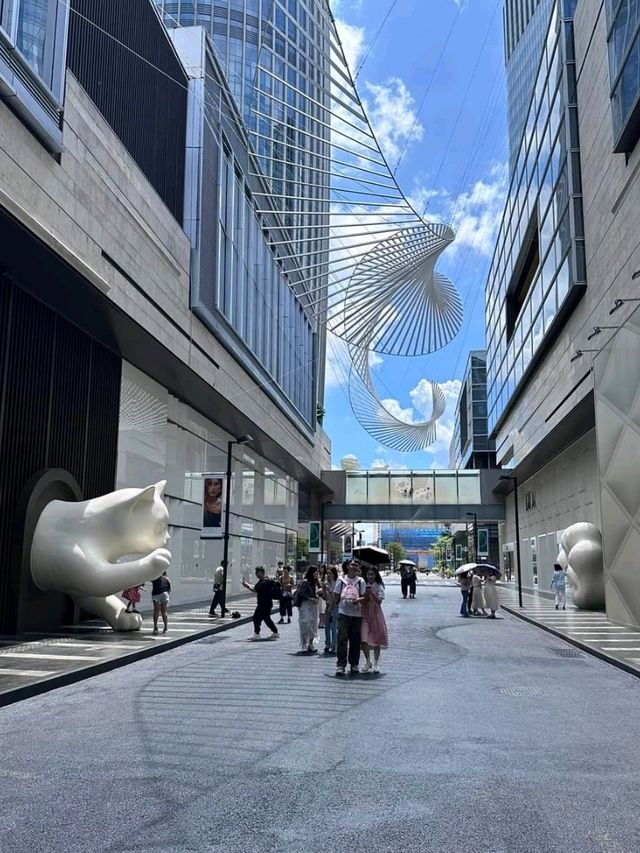 又來了！深圳灣萬象城Bay de Luna巨型貓咪展