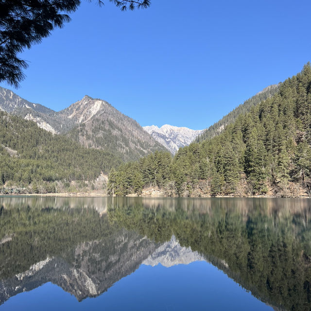 อุทยานแห่งชาติจิ่วจ้ายโกว (Jiuzhaigou) 🏞️