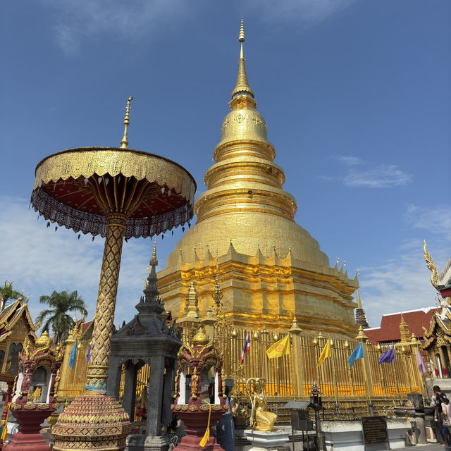 ไหว้ขอพรที่วัดพระธาตุหริภุญชัย ลำพูน