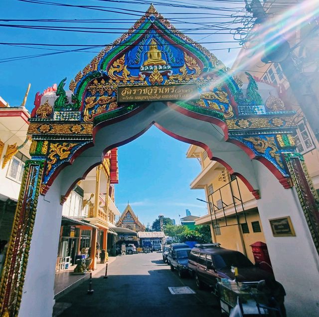 泰國曼谷皇家古廟景點:Wat Ratchawarin，建築精美絕倫，適合打卡拍照📸