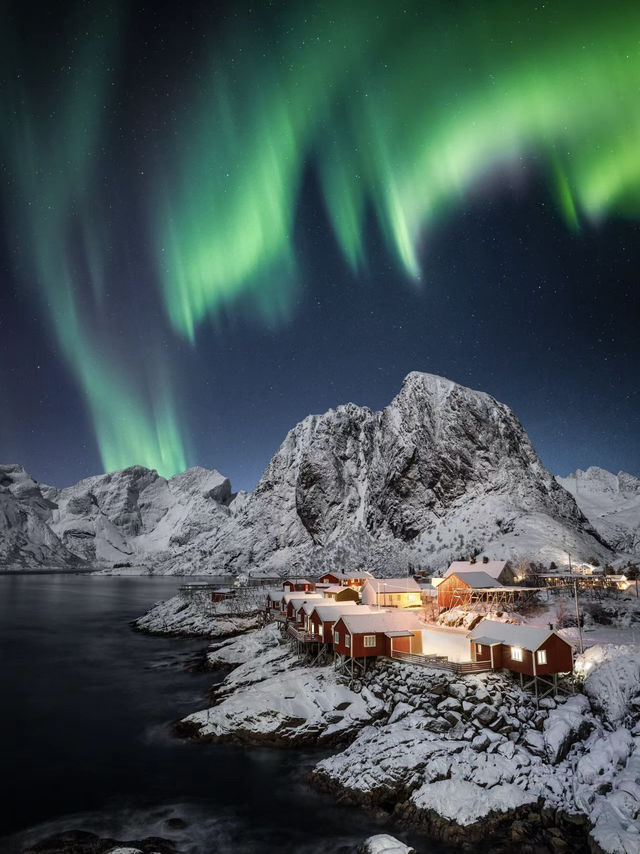 Aurora in Lofoten: Nature’s Light Show with a Side of Sweaters