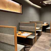【大阪・箕面市】昼飲みが楽しめる「炭火焼鳥 真骨鳥 みのおキューズモール店」