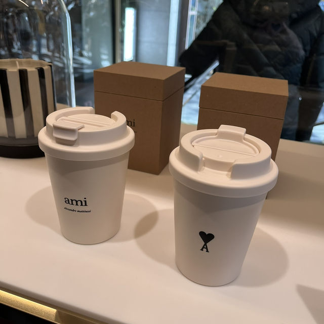 【東京🗼】表参道で大行列のami paris cafe♥️🖤 【東京🗼】表参道で大行列のami paris cafe♥️🖤