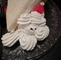 推し色クリームソーダとクリスマス限定フルーツサンド