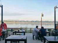 ร้านอาหารเช้า ริมแม่น้ำโขง ที่เชียงคาน ร้านเจอเลย