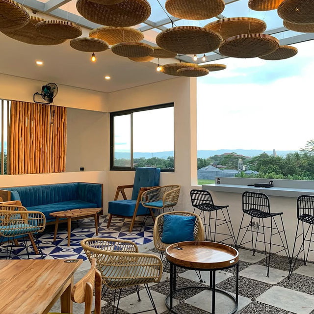 Who would have thought that in Maguwo there would be a rooftop coffee & eatery that had such a beaut