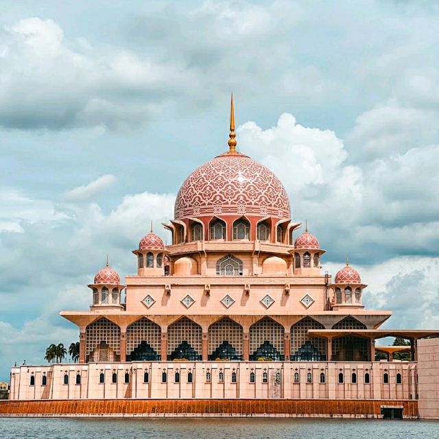 THE FAMOUS PINK MOSQUE.