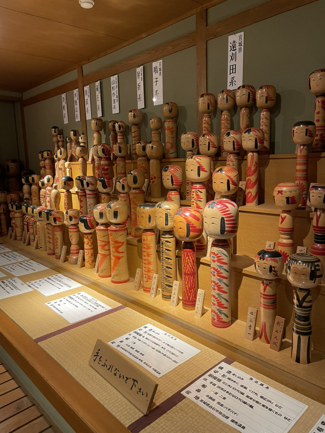 宮城×冬の旅】こけしの発祥地 様々なこけしの展示 絵付け体験も