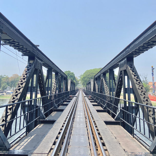 สะพานข้ามแม่น้ำแคว กาญจนบุรี