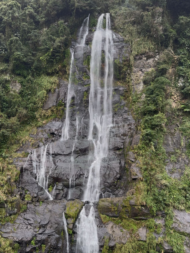 Experience Wulai Waterfalls: Majestic Views 