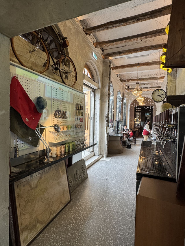COFFEE AND BAR INSIDE A CHURCH !