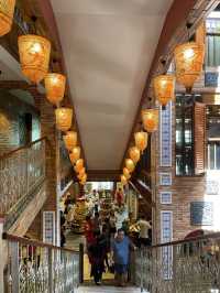Jonker Jaunt: Exploring Melaka’s Vibrant Jonker Street! 🛍️🍜