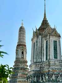 ✨ Wat Arun: The Temple of Dawn’s Majestic Beauty! 🌅🏯