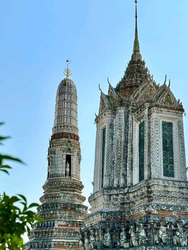 ✨ Wat Arun: The Temple of Dawn’s Majestic Beauty! 🌅🏯