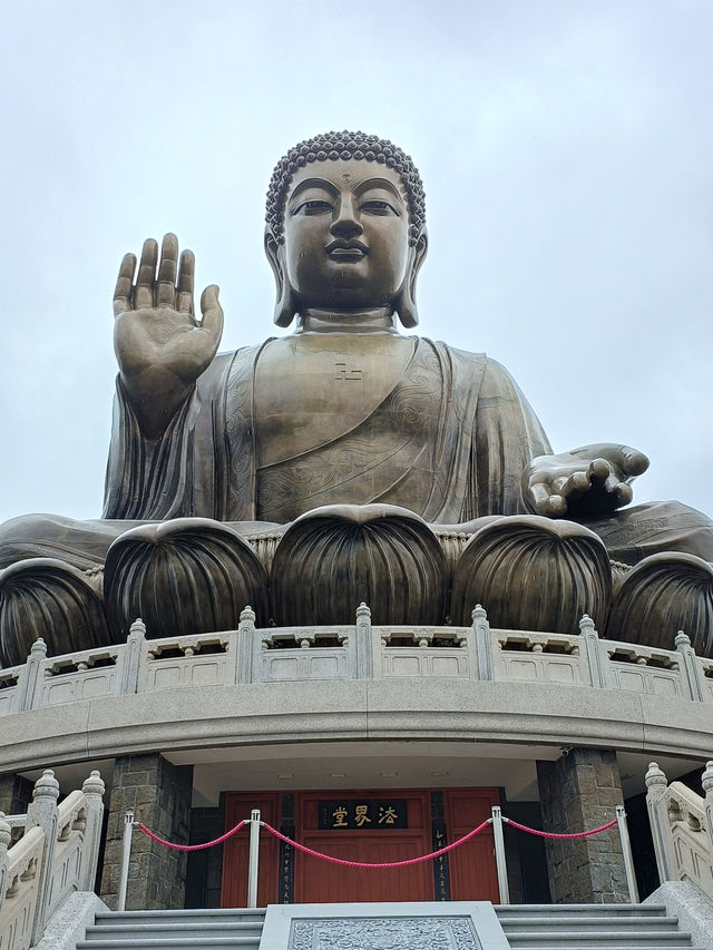 Exploring Hong Kong’s Iconic Tian Tan Buddha (天壇大佛) 🏯🚠