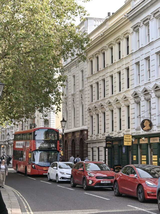 【ロンドン】ロンドンの赤い2階建てバス🚌