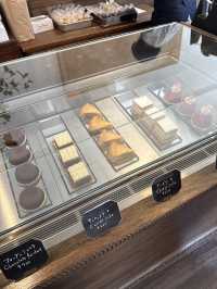 Chill Vibes and Delicious Sweets at "From Afar" Café in Higashimukojima🍓