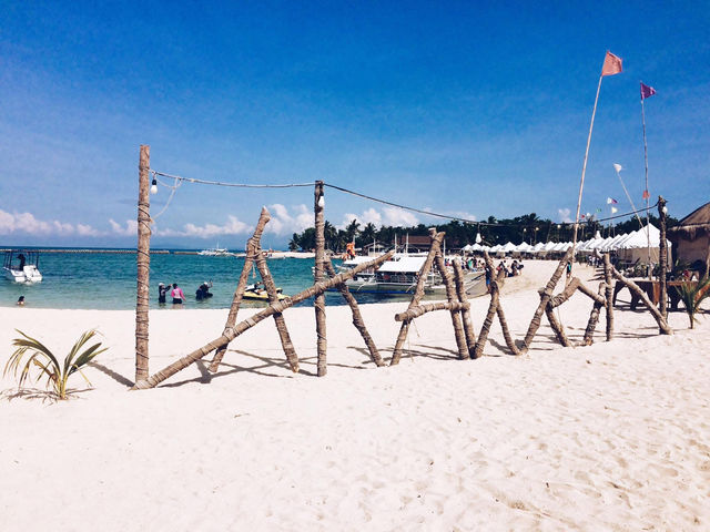 Tropical Bliss at Lakawon Island: Sun, Sand & the TawHai Floating Bar