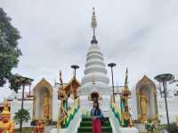 สัมผัสความงามของวัดพระธาตุดอยเล็ง