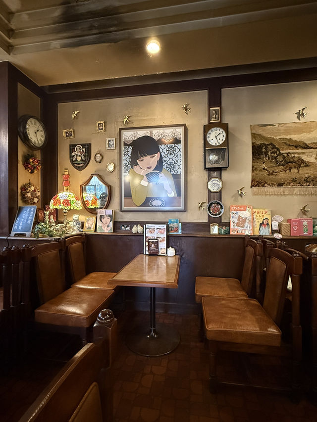 Der Koffer: A Cozy Retro Café in Honjo-Azumabashi