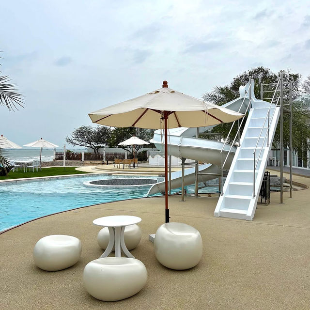 Mira Beachfront Pool Villa Cha-am