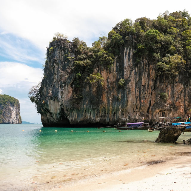One day trip เที่ยว “เกาะห้อง” จ.กระบี่ 🛥️🌊🏝️