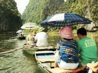 ล่องเรือกลางหุบเขา สัมผัสเสน่ห์ธรรมชาติที่ Tam Coc