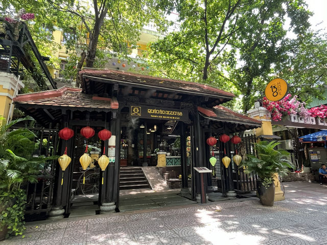 胡志明古蹟吃傳統越式料理
