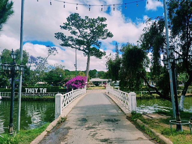 越南大叻春香湖畔著名網紅打卡拍照餐廳：水榭餐厅Nhà Hàng Thủy Tạ，適合休閒用餐打卡拍照📸
