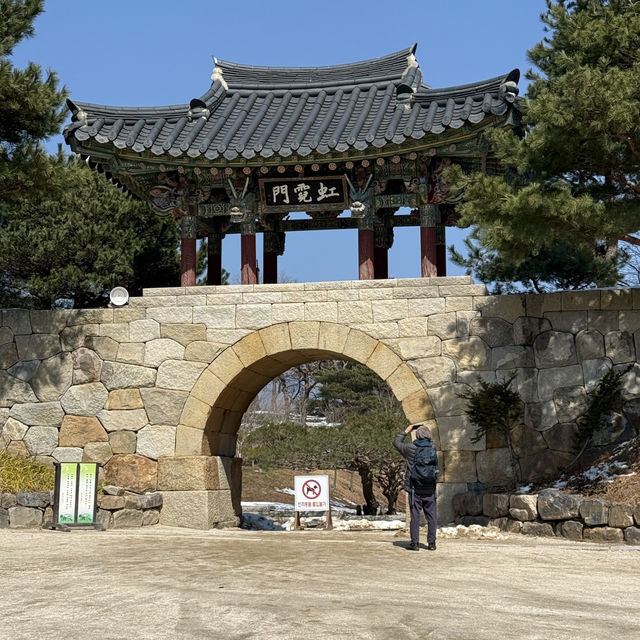 눈 내린 3월의 낙산사, 설악산과 바다를 품은 고요한 사찰