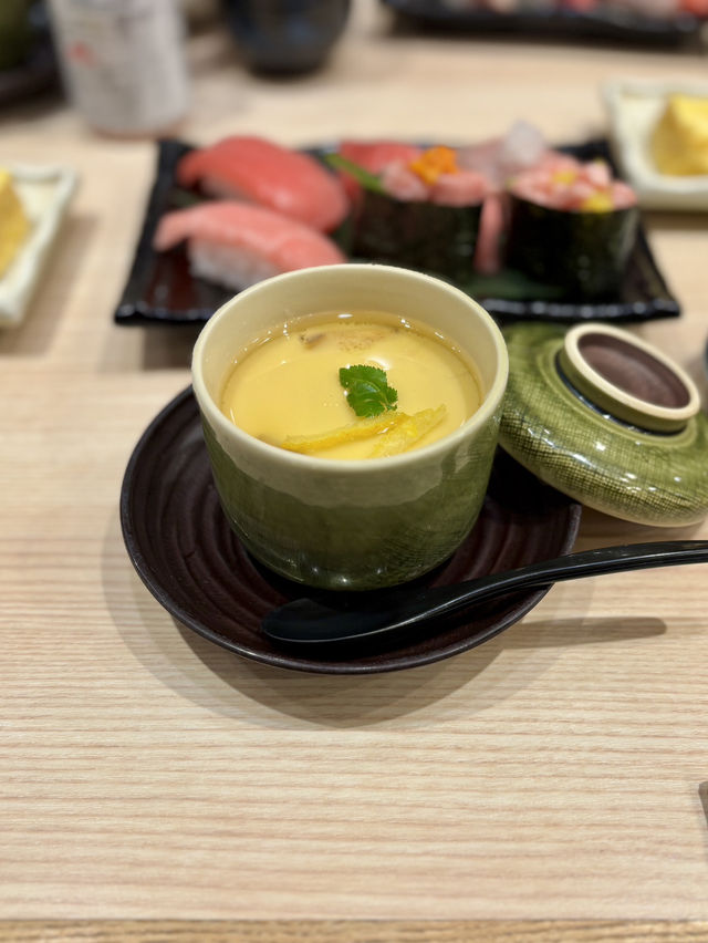 【大阪府・茨木市】旬と技が織りなす回転寿司店「にぎりの徳兵衛 イオンモール茨木店」