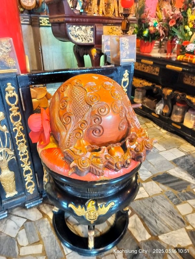 เยี่ยมชมศาลาฤดูใบไม้ผลิและฤดูใบไม้ร่วง