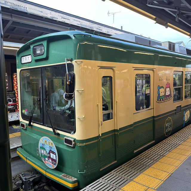 嵐山車站足湯：暖心暖胃的療癒時光，在京都的鐵道秘境享受片刻寧靜！