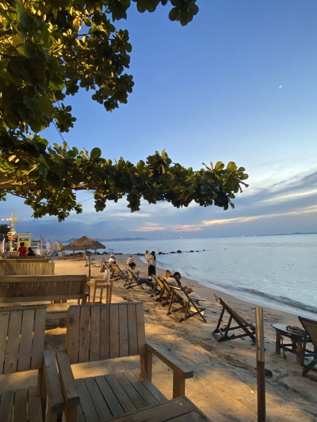 ร้าน Seafood Club Bangsaen ร้านอาหาร/Beach bar