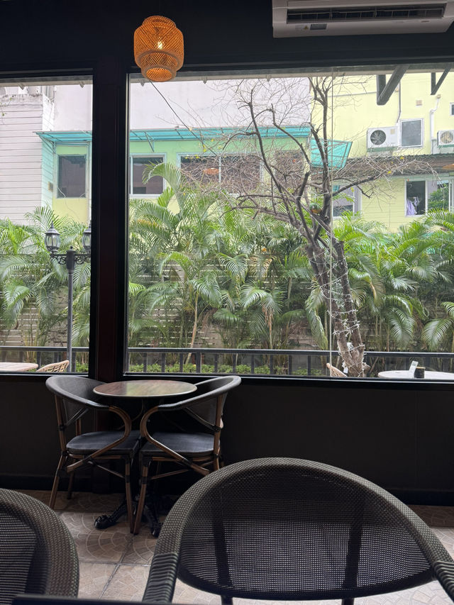 Vincent Cafe คาเฟ่ชิคๆ ในโรงแรม Town in Town